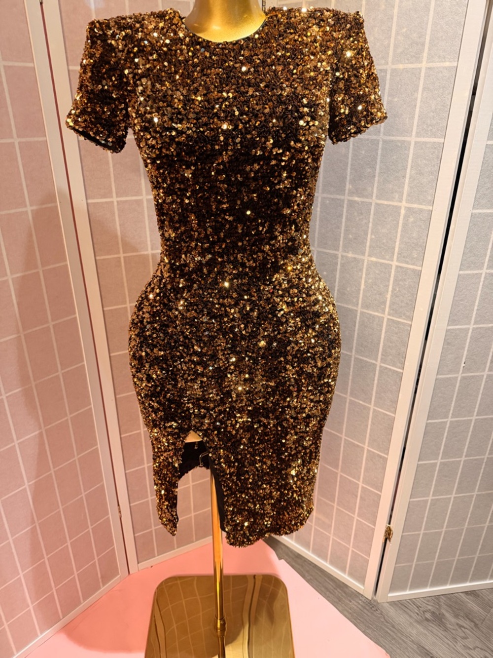Shine ✨ Like A Star Helsi Gold Sequin Short Sleeve Dress - Picture 5 of 12